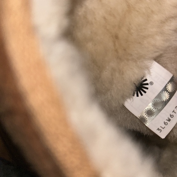 UGGs - Picture 7 of 8